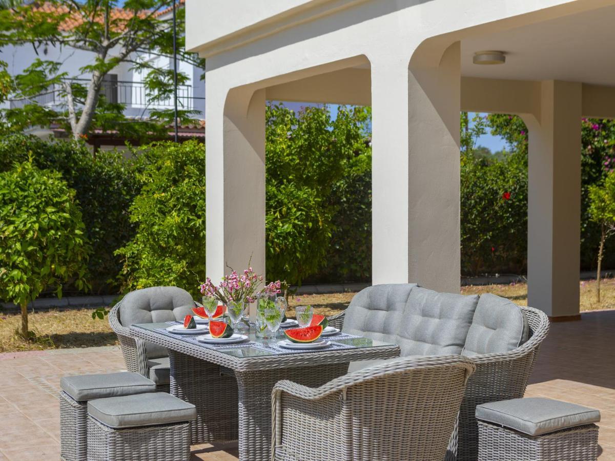 Вилла Meneou Seaside Mansion 7 Ларнака Экстерьер фото